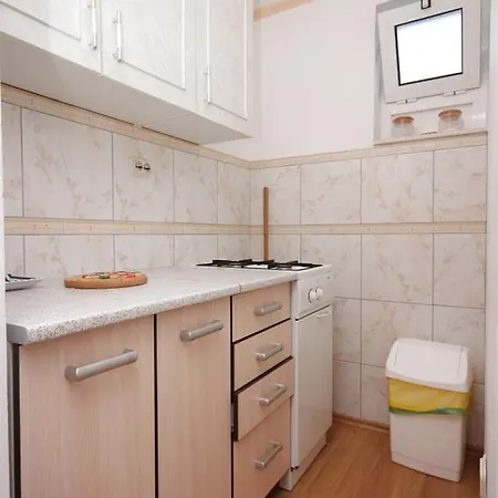 Apartment Gradac 6820b *