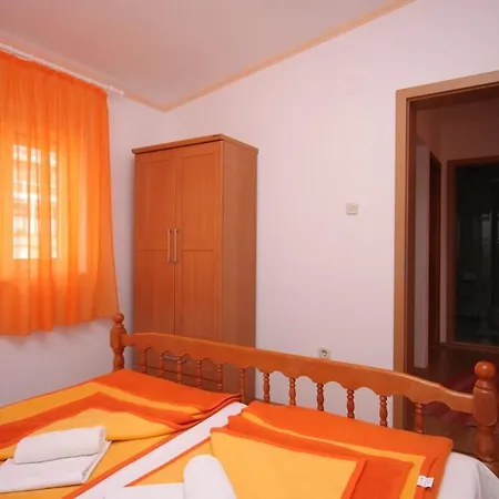 Apartment Gradac 6820b *