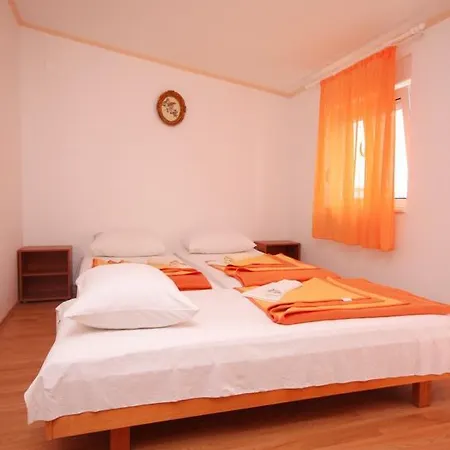 Apartment Gradac 6820b Gradac (Split-Dalmatia)