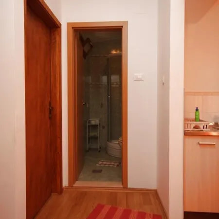 Apartment Gradac 6820b Gradac (Split-Dalmatia)
