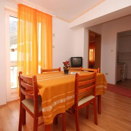 Apartment Gradac 6820b