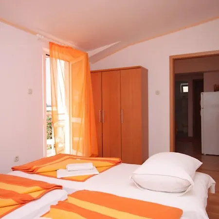 Apartment Gradac 6820b *